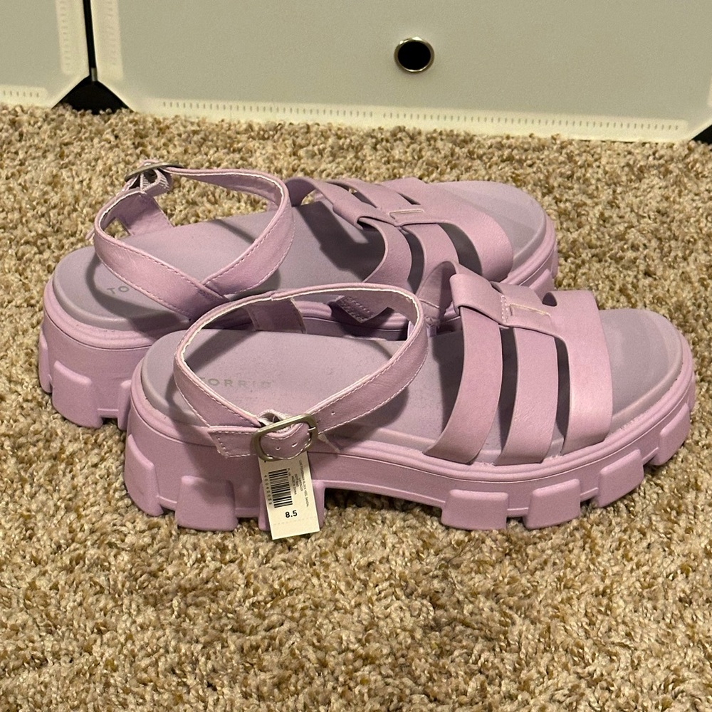 Cute Torrid platform sandals 💜
